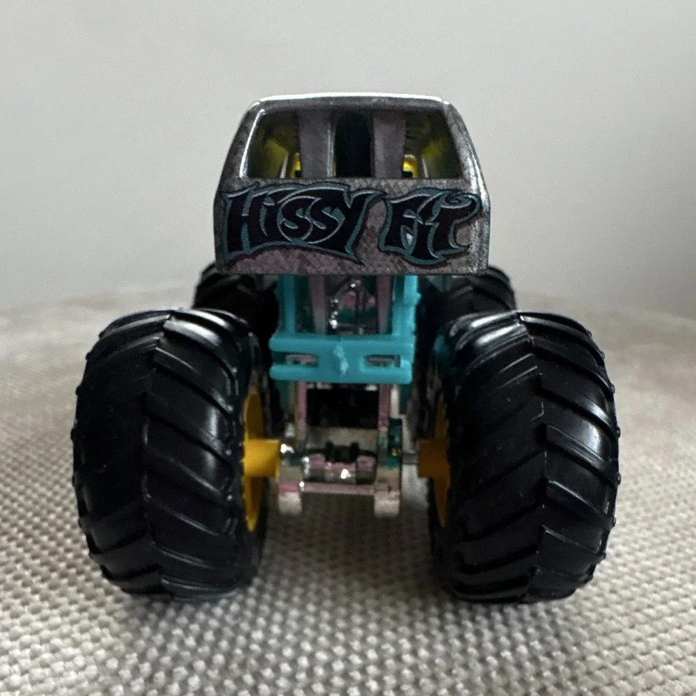 MINT Hot Wheels Monster Truck HISSY FIT 1:64 Gnash & Crash Series 2022